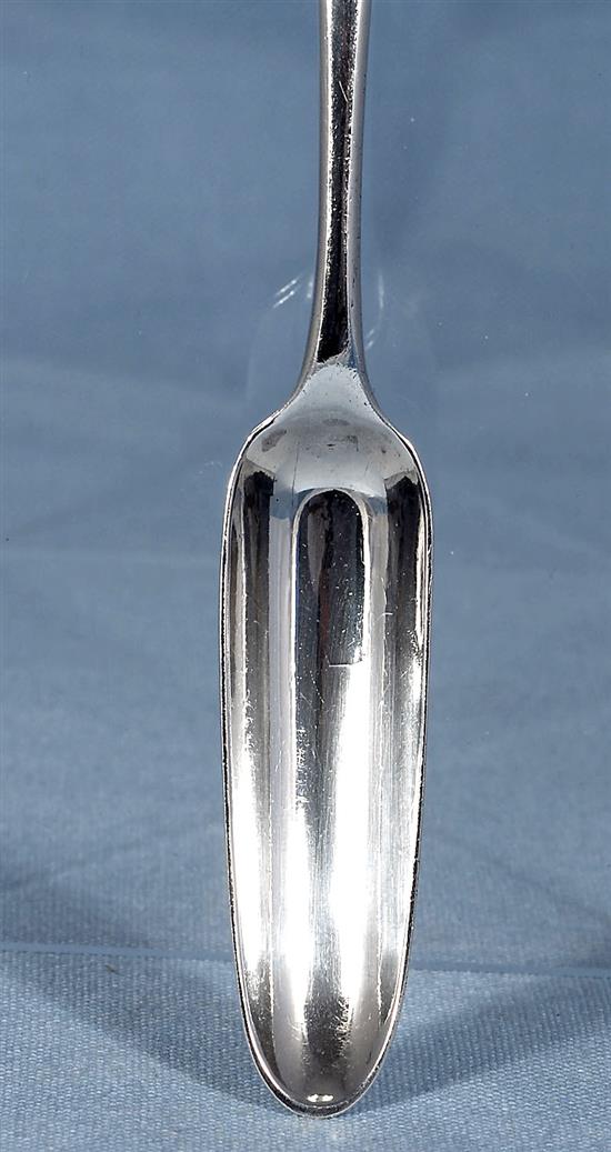 A George III silver marrow scoop, Length: 230mm Weight: 1.6oz/52grms